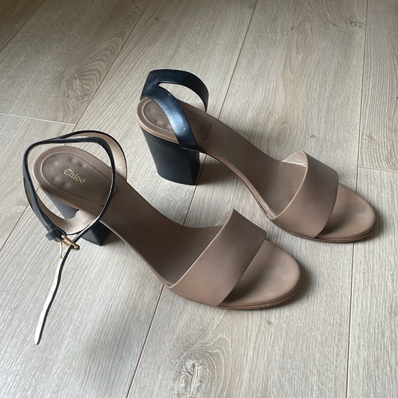 Excellent condition Chole Sandals with chunky heel. Black and tan leather. - Picture 2 of 13